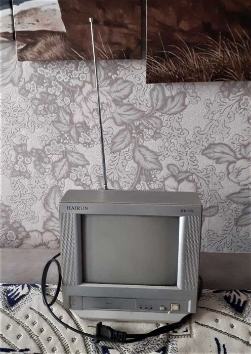 Продам телевизор на з\части