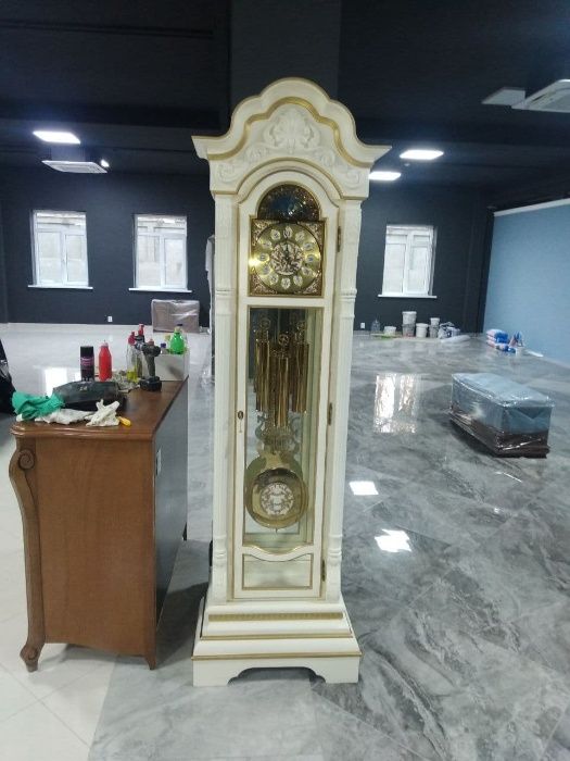 Напольные интерьерные часы