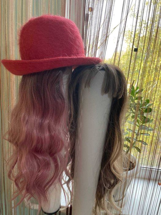 Шляпка из фетра красная