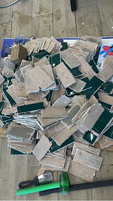 Керамическая Плитка зеленая. 2300 штук