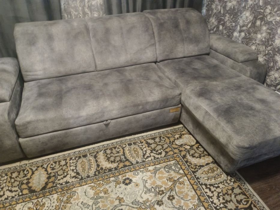 Продам диван в хорошем состоянии.