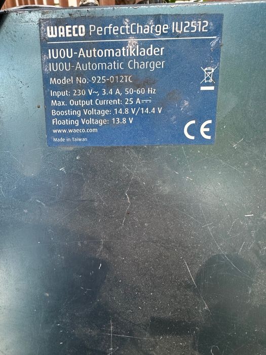 Зарядно за акумулатор Waeco PerfectCharge IU 2512