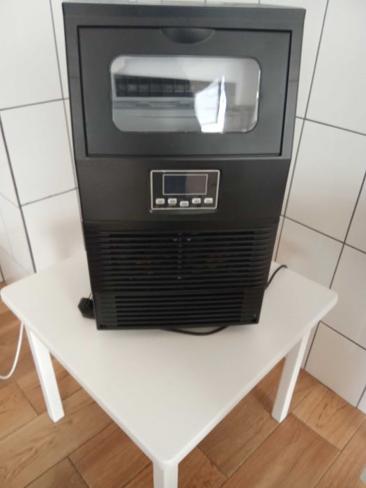 Mașină de făcut gheață nouă