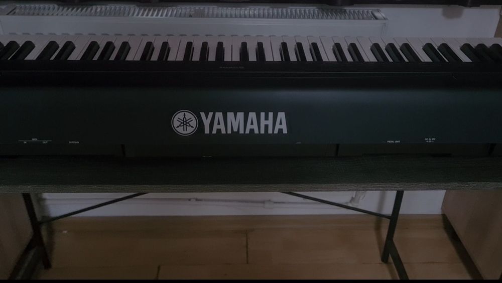 Yamaha P-85 | Pian digital 88 clape grele + stativ + pedală