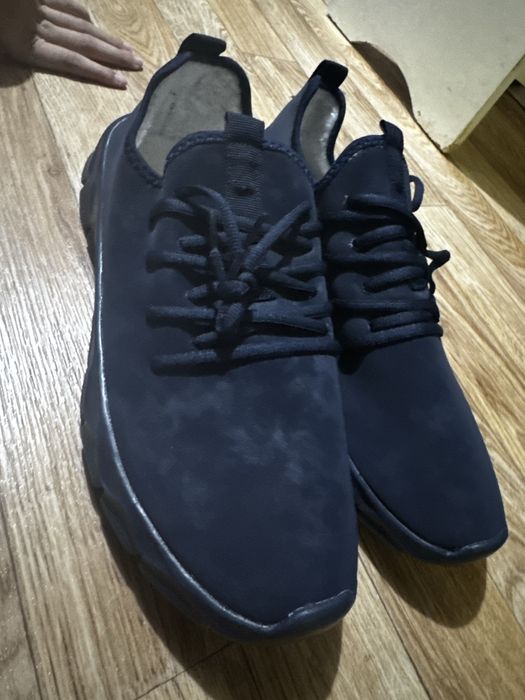 Кроссовки 45р 3500 тг