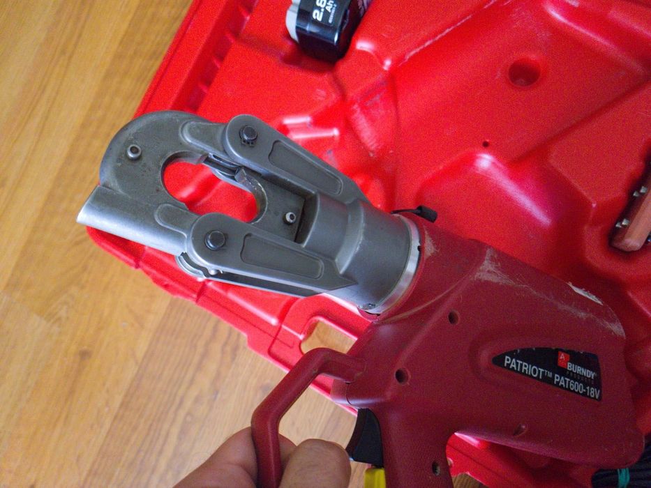 Burndy PAT600-18V presa hidraulica sertizat TEVIzare pret 500 lei FIX