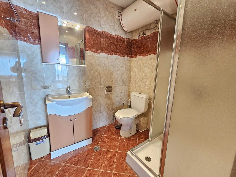 Просторен тристаен апартамент с фронтална гледка море, Първа линия