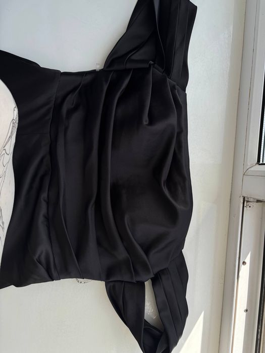 Вечернее черное платье