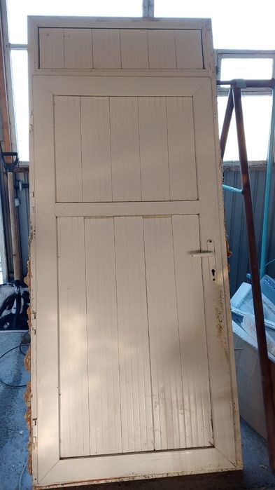 Пластиковые дверь