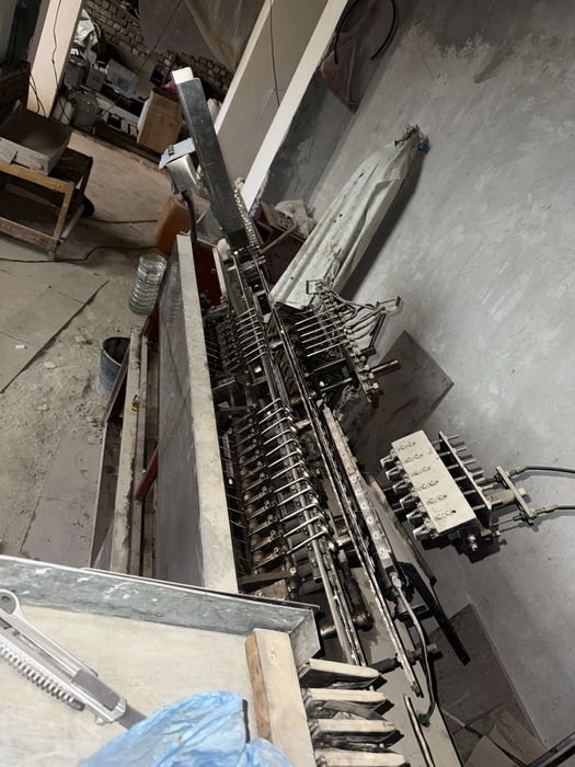 Ampula quyib yopib beradigan stanok sotiladi