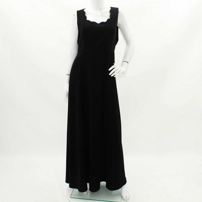 Страхотна рокля с ефектен гръб