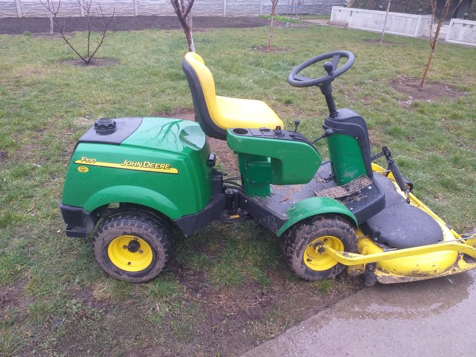 Tractoras tuns iarba