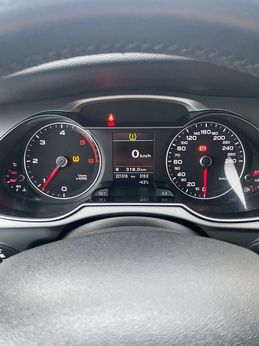 Mașina Audi A4 din 2015