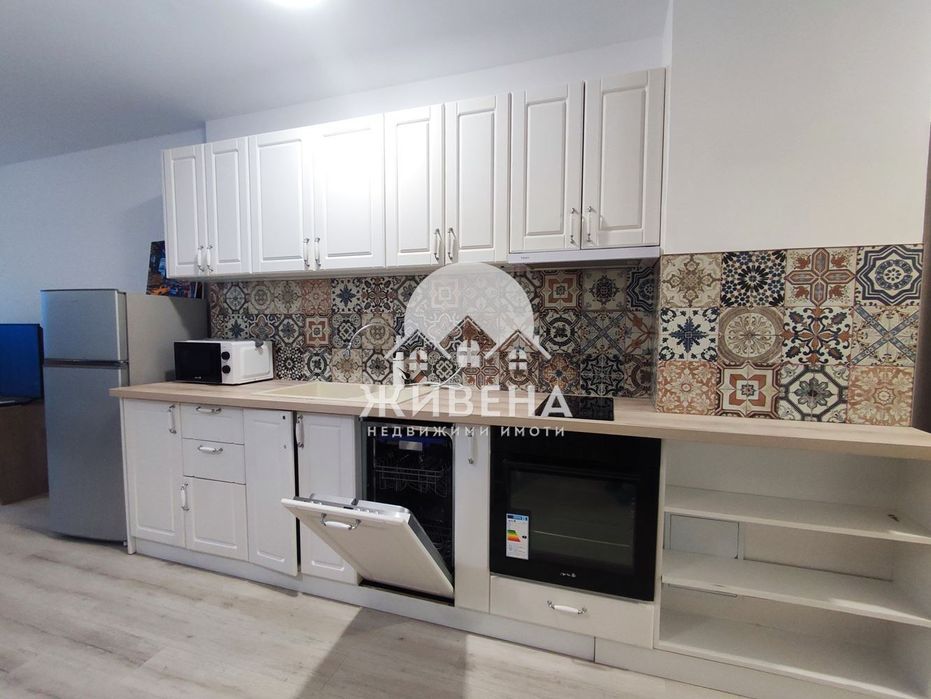 Дава се под наем Четиристаен апартамент в к.к. Св.Св. Константин и Елена - 140 кв.м за 1400 € - Снимка #2