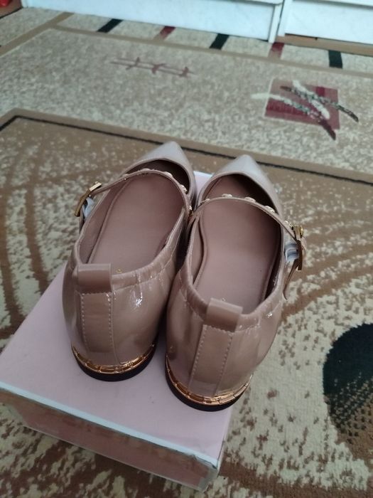 Продам лакерованые балетки
