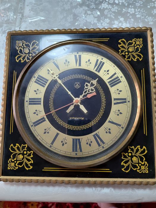 Часы мебельные красивые