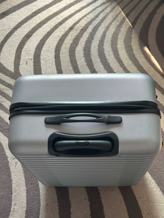 Голям твърд куфар 75 см (L), 4 колела, TSA/код – запазен