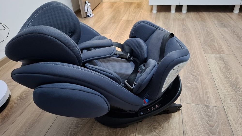Vând scaun auto copii rotire 360° Chicco Unico plus