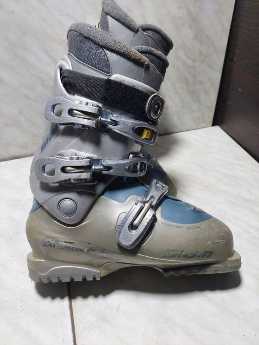 Clapari ski schi  Salomon mondo  26 corespunde mărimii 40