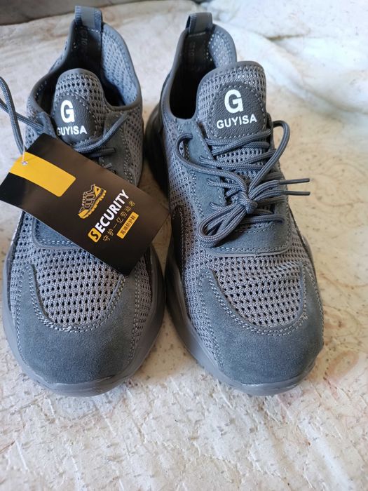 Кроссовки,подходят как для работы,так и для повседневной носки !