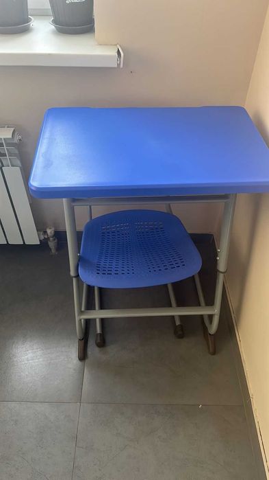 Парты из пластика