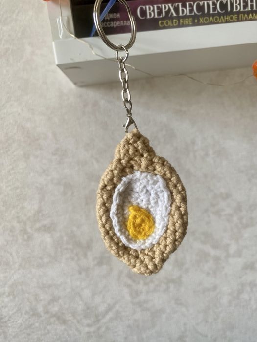Вязанные игрушки, брелоки,