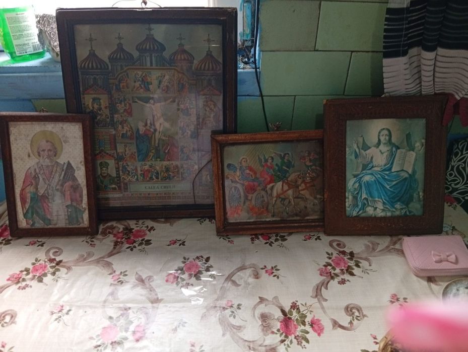 Icoane vechi innramate