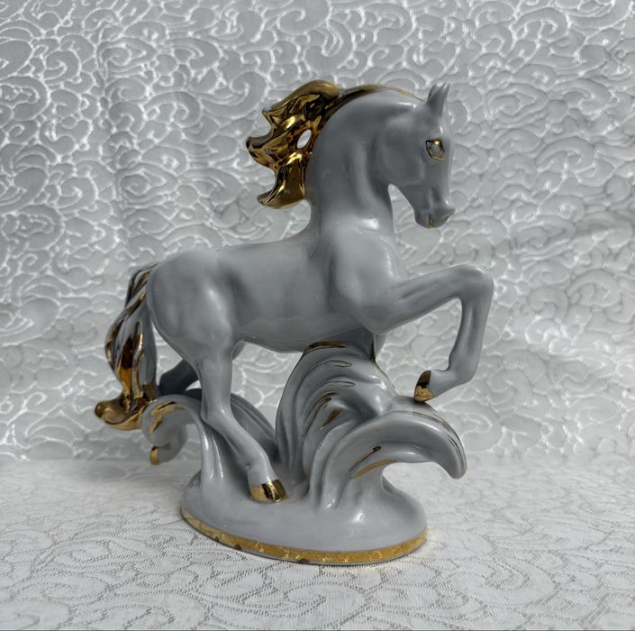 Конь-огонь лфз белый