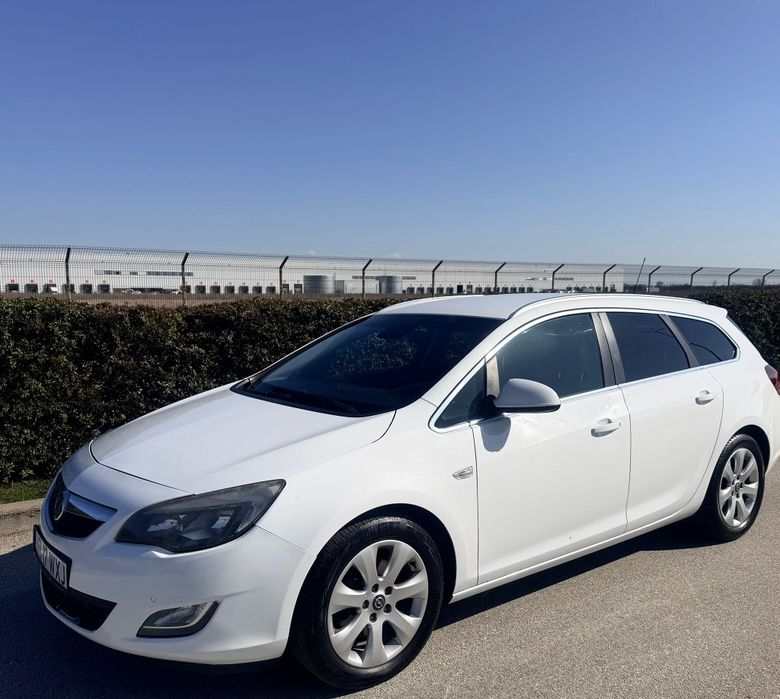 Opel Astra J Sports Tourer 2012 | 1.7 Diesel 110CP E5 | Clima/Pilot/Senzori
