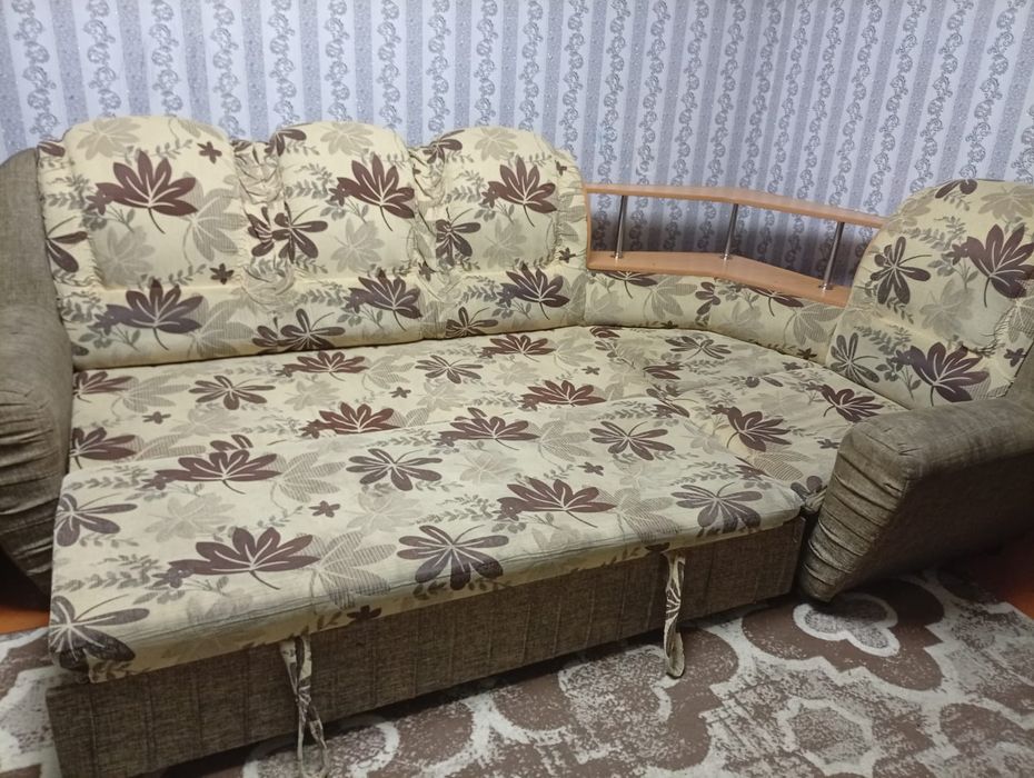 Продам б/у диван