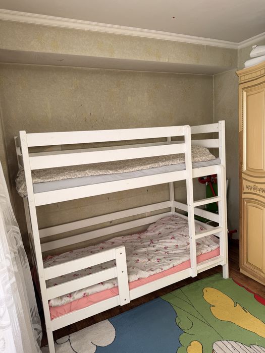 Двухярусная детская кровать