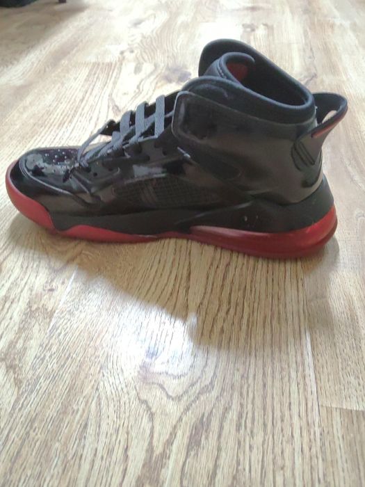 Air Jordan MARS 270