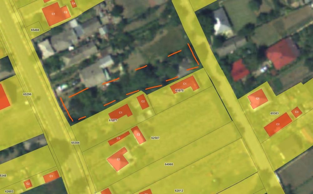 Teren intravilan + casă locuibilă – poziție centrală, Lespezi (Iași)