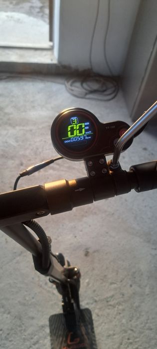 Elektro Sukuter model: KUGOO M2+