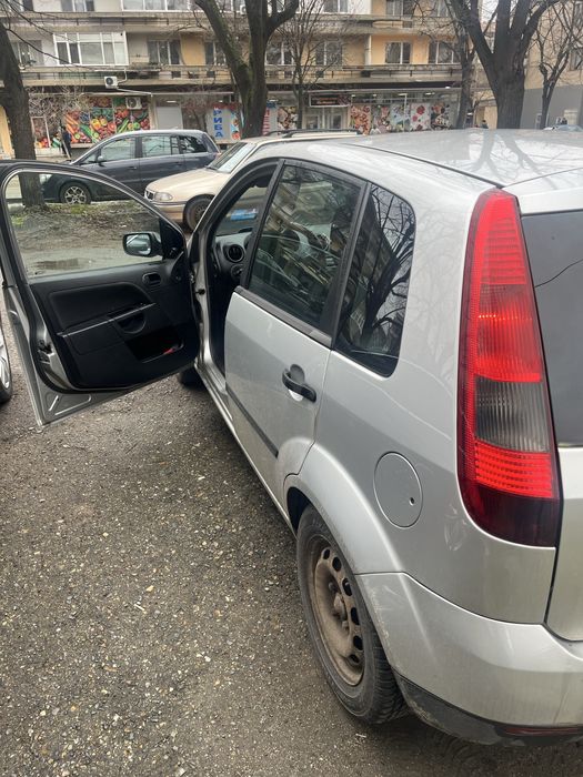 Форд фиеста с двата талона