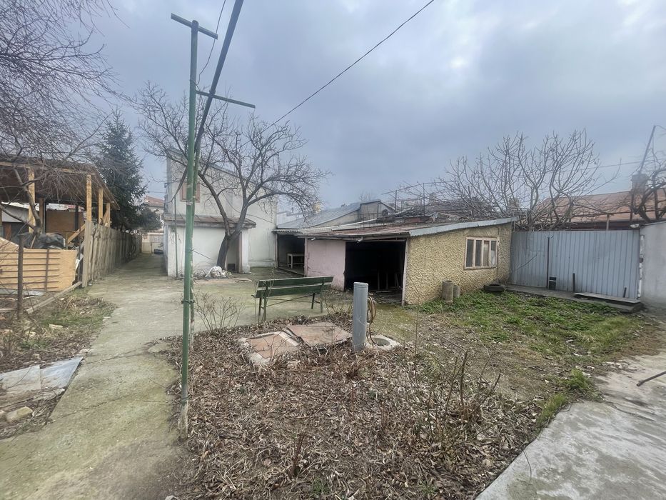Casa de vanzare batraneasca pe teren 401mp