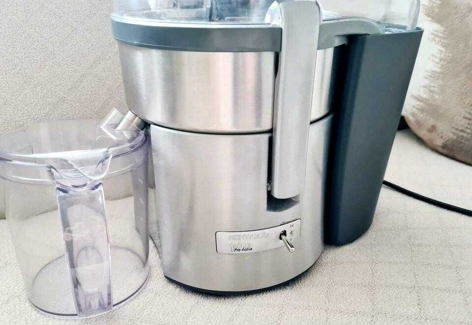 Сокоизтисквачка Kenwood JE 810