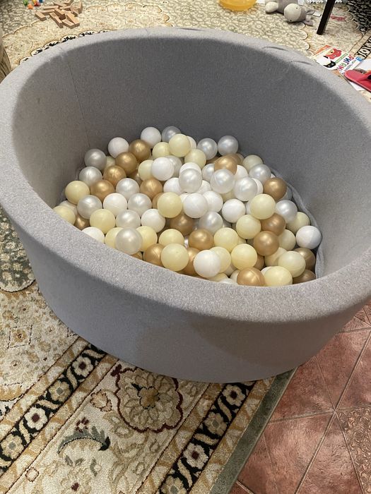 Сухой бассейн с шариками
