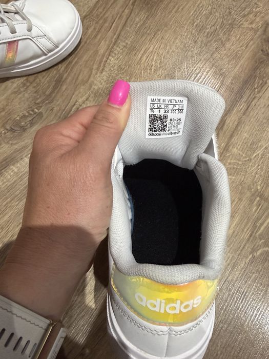 Продавам детски маратонки ADIDAS