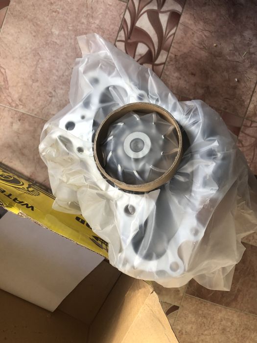 Lezus rx 300 Помпа