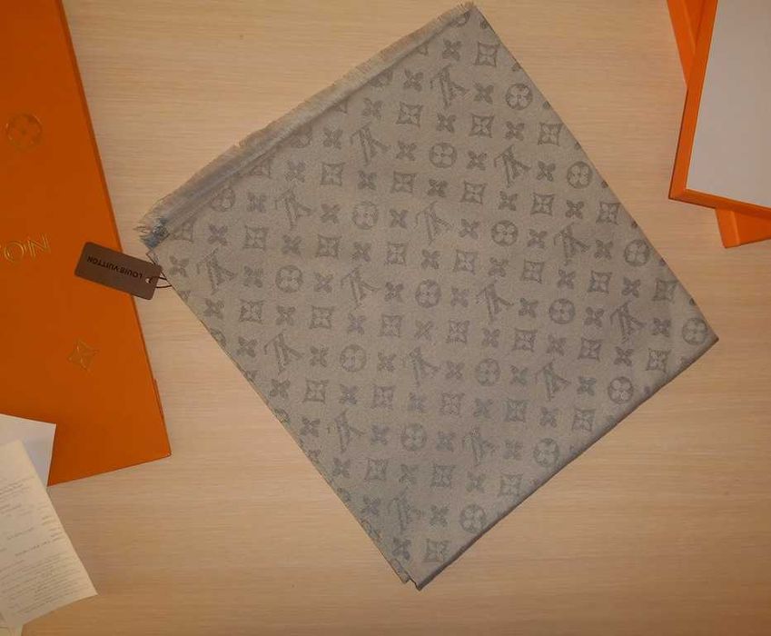 in stoc Eșarfă pentru femei Louis Vuitton 0337