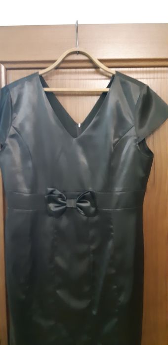 Продам платья 2 шт красивые