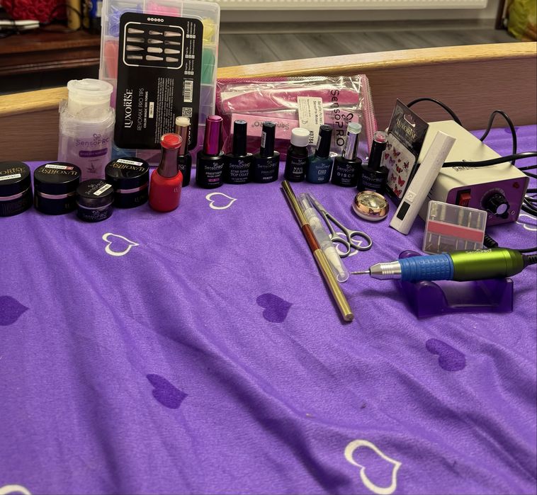 Kit de manichiura pentru începatori+lampă UV gratis
