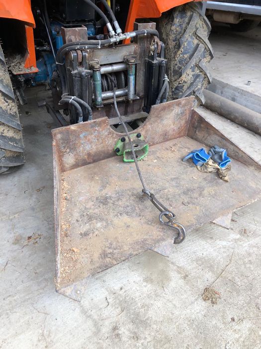 Vând troliu forestier în tiranti tractor UTB 445