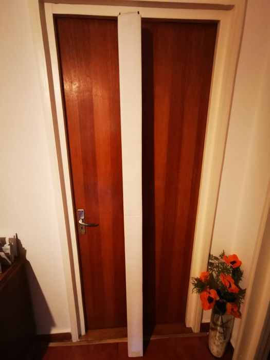 ECRAN de PROIECȚIE HITACHI 16:9 ; Diagonala 80" ;  NOU, SIGILAT