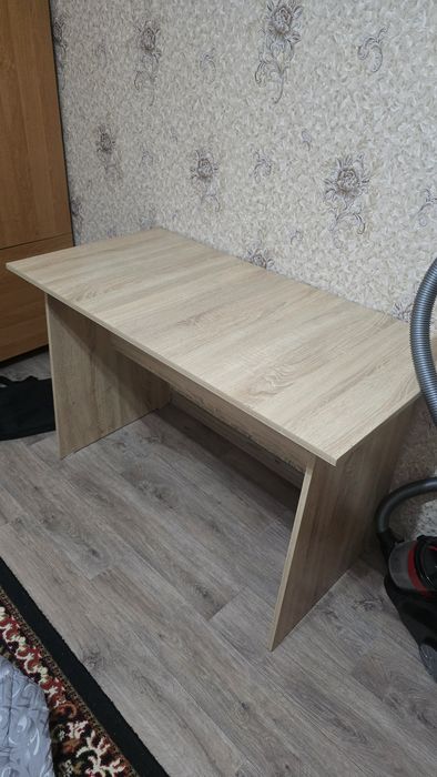 Продам стол 10000