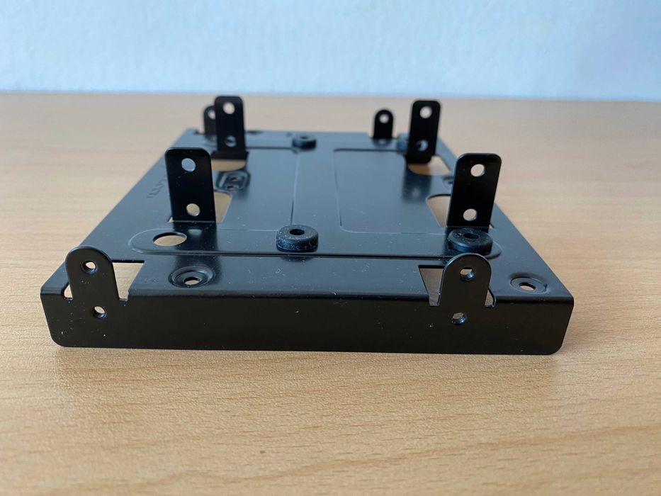 Адаптер за монтаж на 2.5 и 3.5 инчови дискове