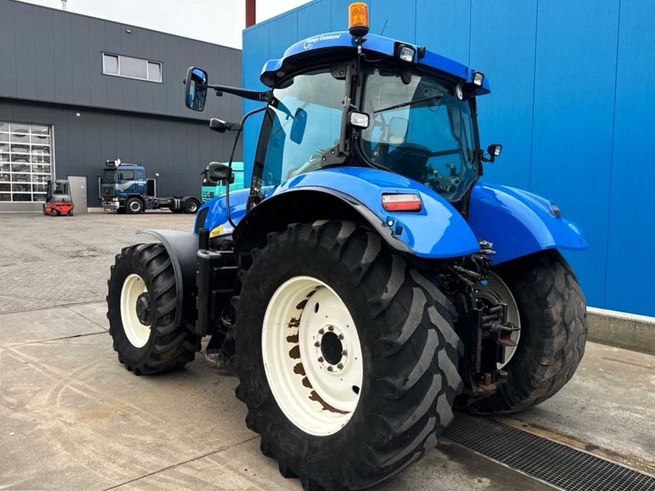 Колесный трактор New Holland T6080