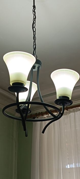 Продаются люстры