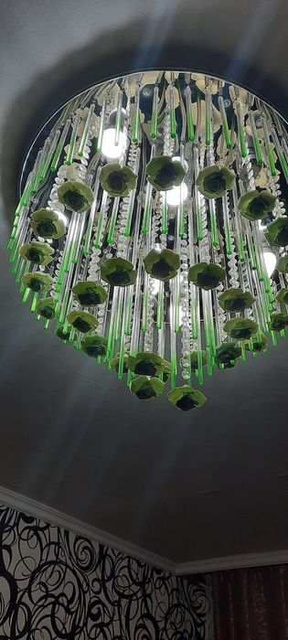 Продам люстру красивую